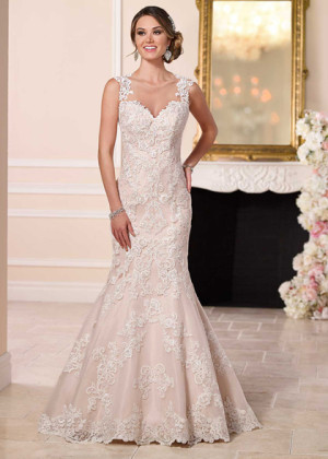 Ivory Lace Tulle Buttons Back Fashion Wedding Dress 